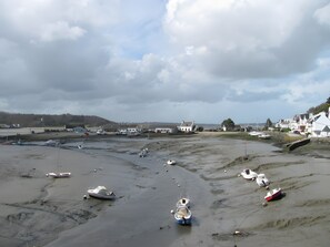 Beach - Holiday Home in Plouezoc’h with Sea View and Wi-Fi (Plouezoc'h)