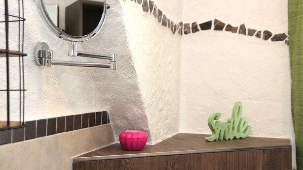 A bathroom with a mirror, a towel rack, a soap dish, and a 'Smile' decoration. - Holiday Apartment “Olsberg” with Mountain View, Private Terrace and Wi-Fi (Olsberg)