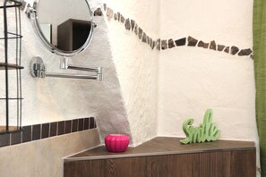 A bathroom with a mirror, a towel rack, a soap dish, and a 'Smile' decoration. - Holiday Apartment “Olsberg” with Mountain View, Private Terrace and Wi-Fi (Olsberg)