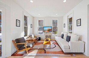 Televisión y chimenea 