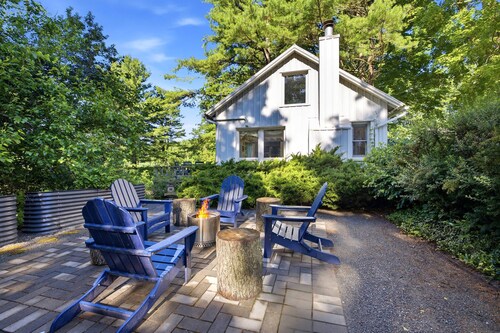 Juniper Presents: 33 Acre Berrywood Farm, 3 Home Retreat with Pool