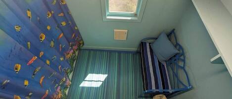 Bureau, fer et planche Ă repasser, Wi-Fi, draps fournis