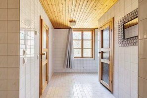 Interior - Large villa by a small river (Hameenlinnan seutukunta)