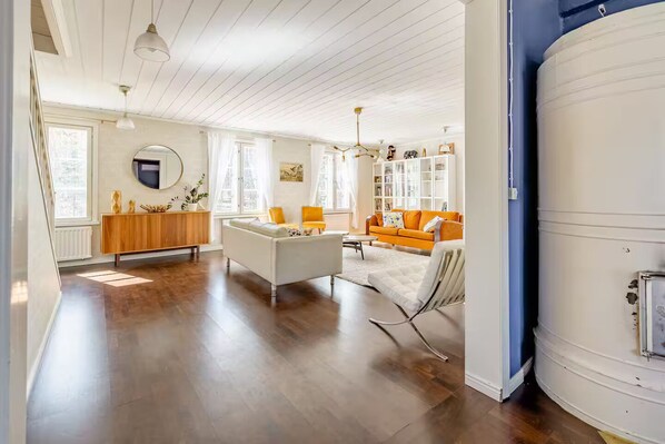 Interior - Large villa by a small river (Hameenlinnan seutukunta)