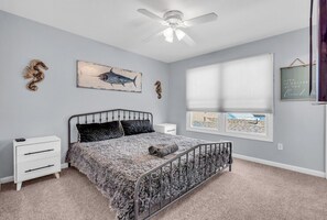 Bureau, fer et planche à repasser, Wi-Fi, draps fournis