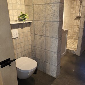 Dusche, Handtücher, Toilettenpapier