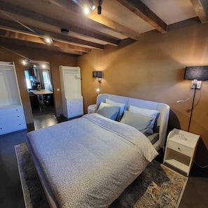 Caja de seguridad en la habitación, wifi gratis y ropa de cama 