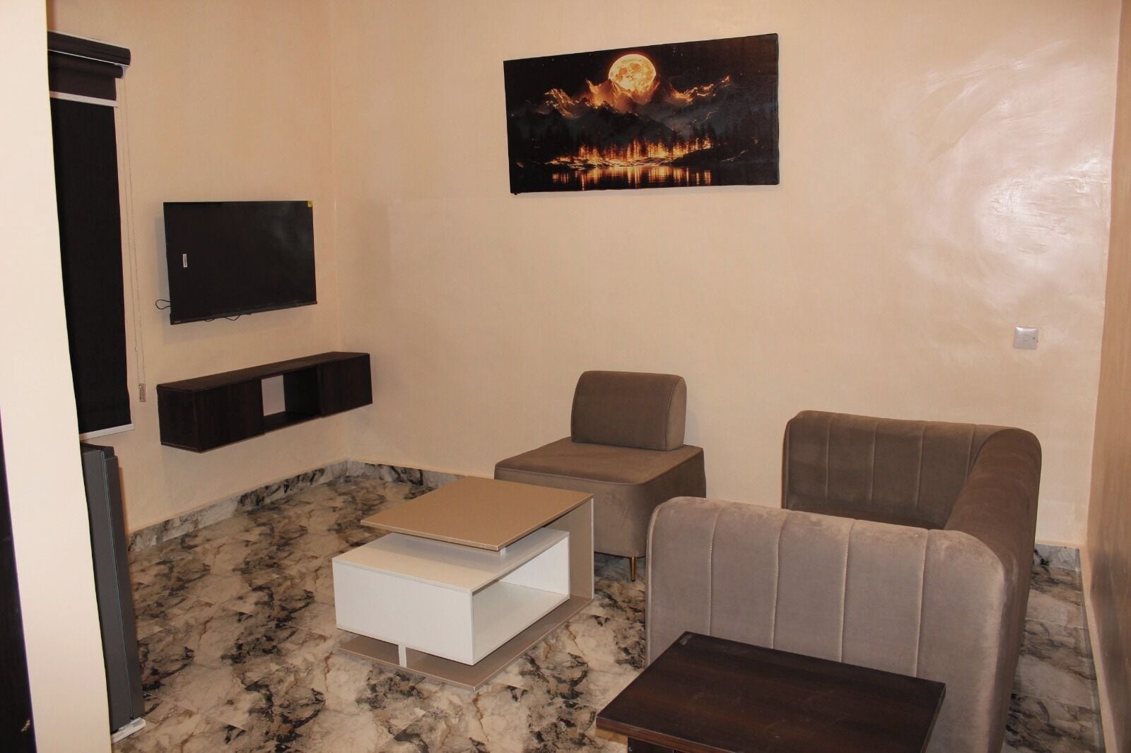 Suite, City View | Living area