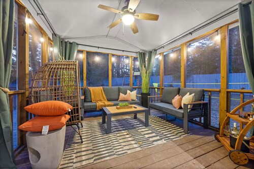 Luxury Marietta Retreat • Hot Tub+Fire Pit+Poker