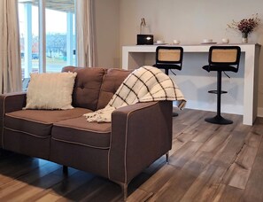 Living area - The Tolhouse Short or Long-Term (Essex)