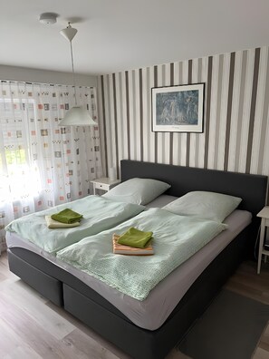 Iron/ironing board, WiFi, bed sheets