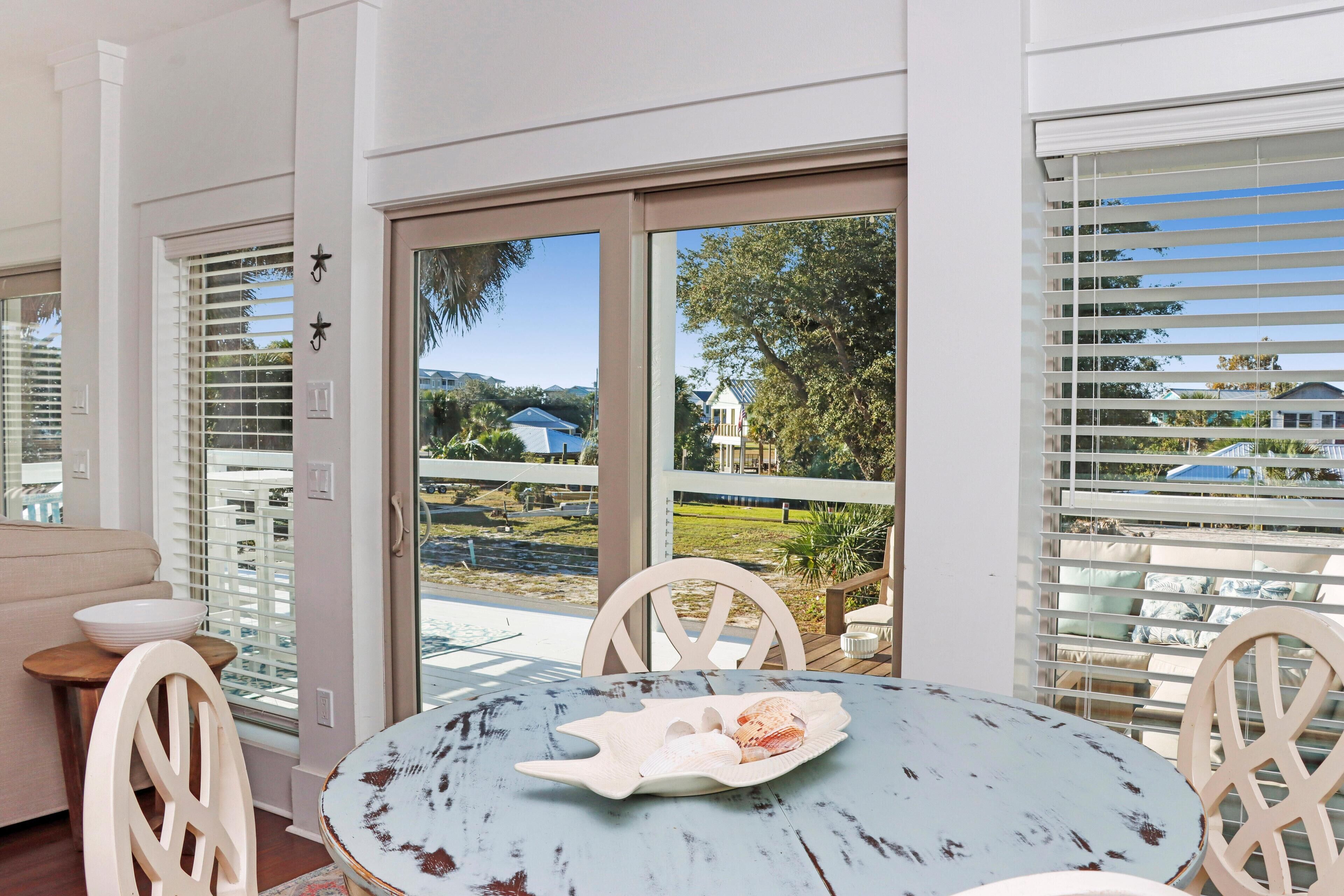 Casa, varias camas (Gone Coastal) | Restaurantes