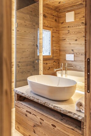 Shower, hair dryer, bidet, towels - Poligrafica 1 House, quiet and comfortable (Cortina d´Ampezzo)