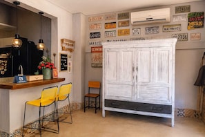 Room, 1 Bedroom, Smoking, Patio | Lobi