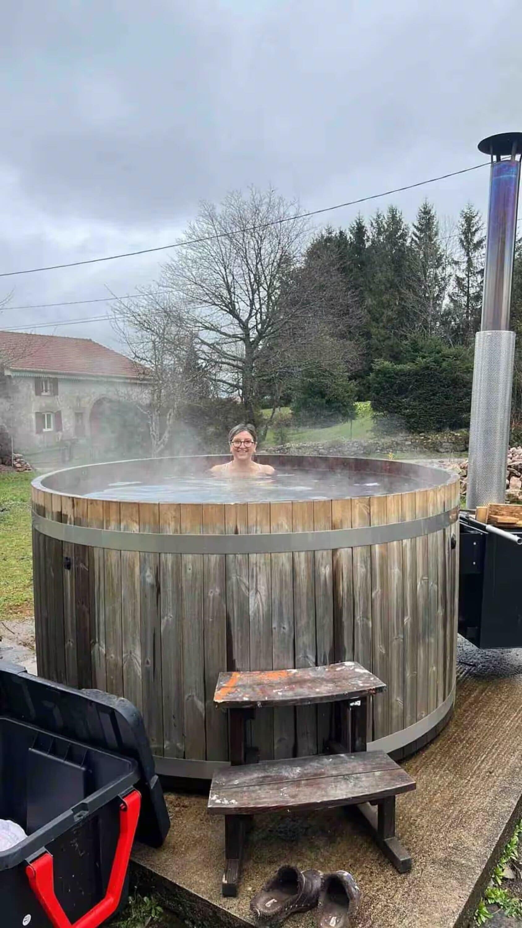 Outdoor spa tub