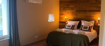 Guest Room “Douglas Room with Private Bathroom”, Shared Terrace, Wi-Fi, Air Conditioning