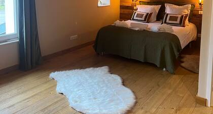 Guest Room “Épicéa” with Private Bathroom, Shared Terrace, Wi-Fi & Air Conditioning