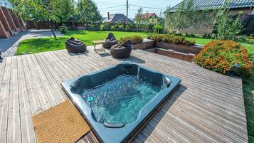 Bain à remous extérieur