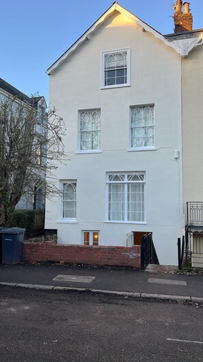 Exterior - Beautiful Ground Floor 2BR Haven (Exeter)