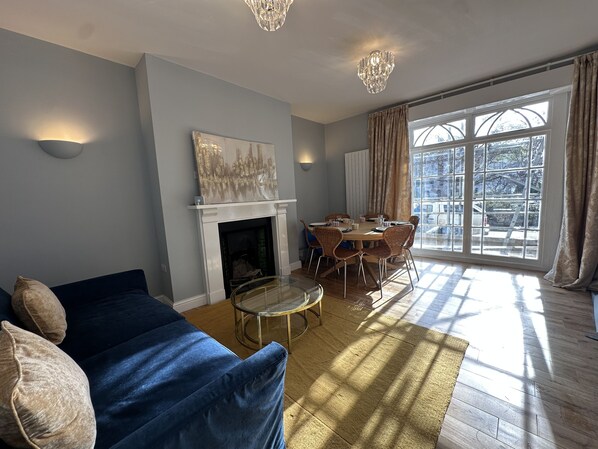 Living area - Beautiful Ground Floor 2BR Haven (Exeter)