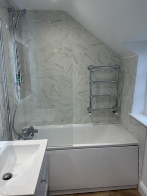 Bathroom - Beautiful Ground Floor 2BR Haven (Exeter)