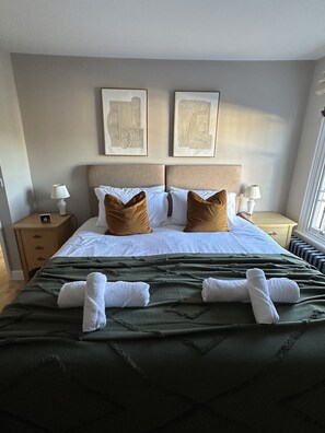 Room - Beautiful Ground Floor 2BR Haven (Exeter)