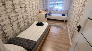 2 bedrooms, iron/ironing board, free WiFi