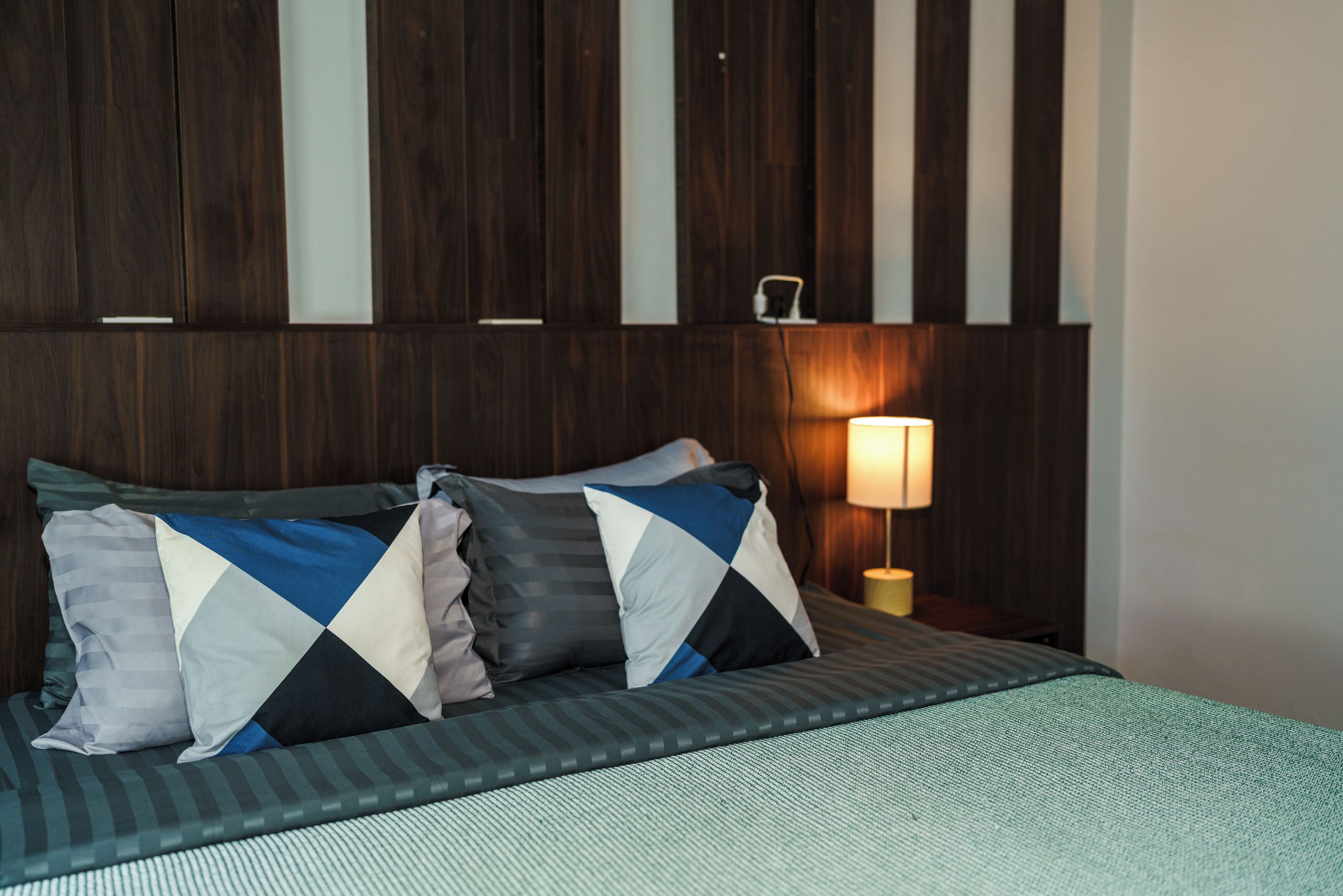 Hypo-allergenic bedding, minibar, in-room safe, desk