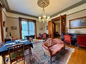 Interior - The Limestone Mansion - Historic Elegance- Breakfast Included! (Cherry Valley)