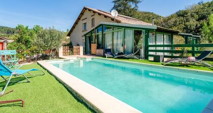 Cottage „Gîte Les Coquelicots“ mit Gemeinschaftspool, WLAN und Klimaanlage