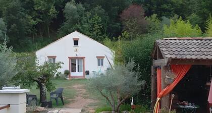Gßte « Les Coquelicots » avec piscine partagée, Wi-Fi et climatisation