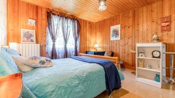 Silitysrauta/-lauta, Wi-Fi, vuodevaatteet