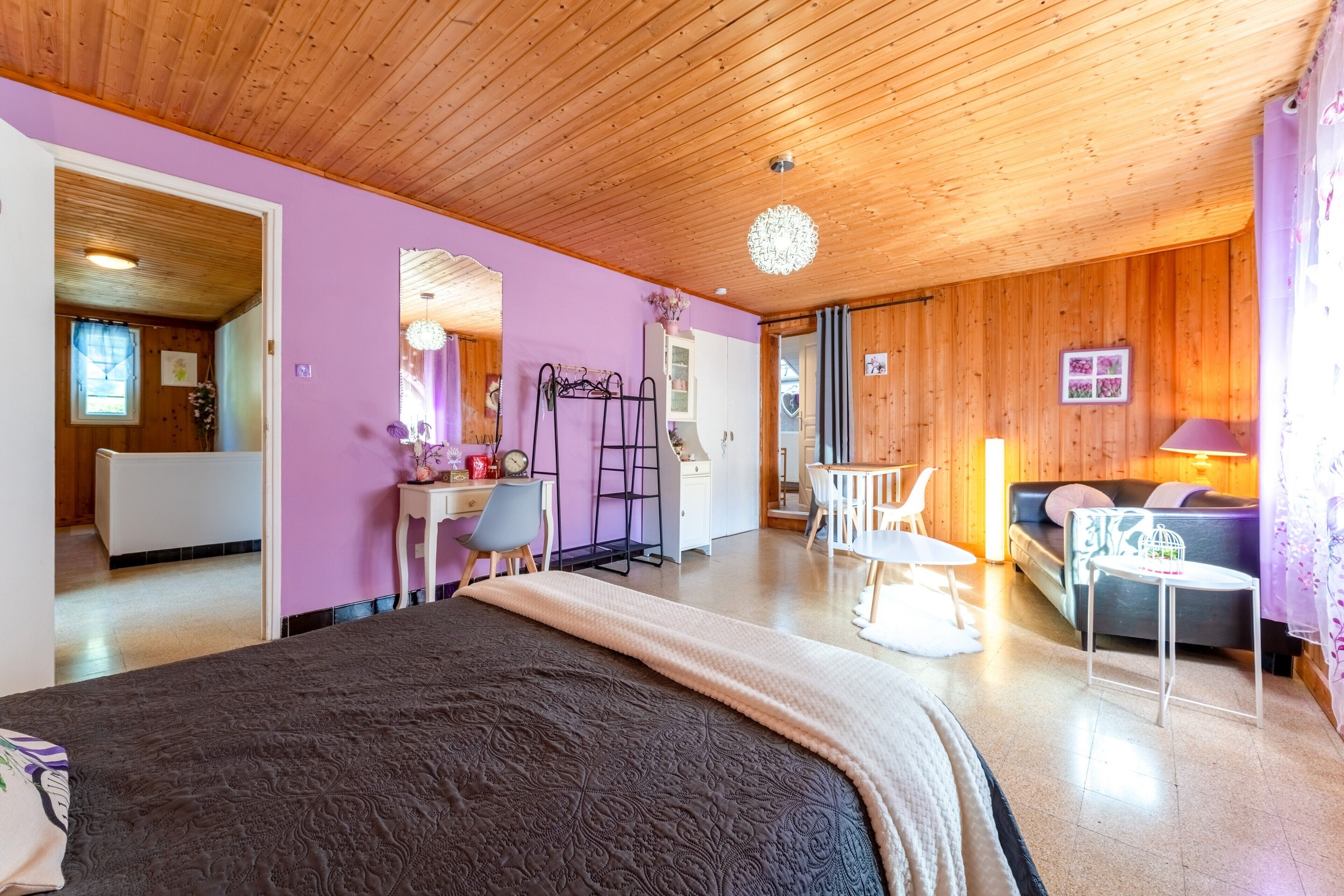 Strykjärn/strykbräda, wi-fi och sängkläder