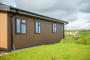 Exterior - Modern lodge on golf course with spa facilities (Blackawton)