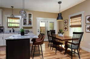 Dining - Bradford Cottage • Peaceful & Immaculate (Asheville)