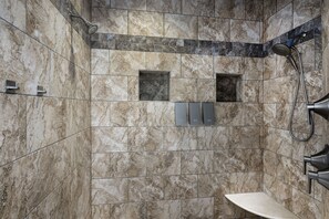 Ducha, bidet, toallas