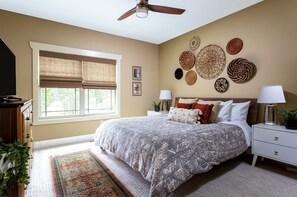 Tabla de planchar con plancha, wifi gratis, ropa de cama