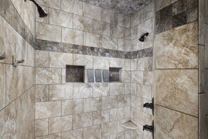 Haartrockner, Bidet, Handtücher