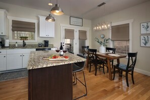 Dining - Immaculate Cottage, Clean Hot Tub, 2 Miles to Asheville (Asheville)