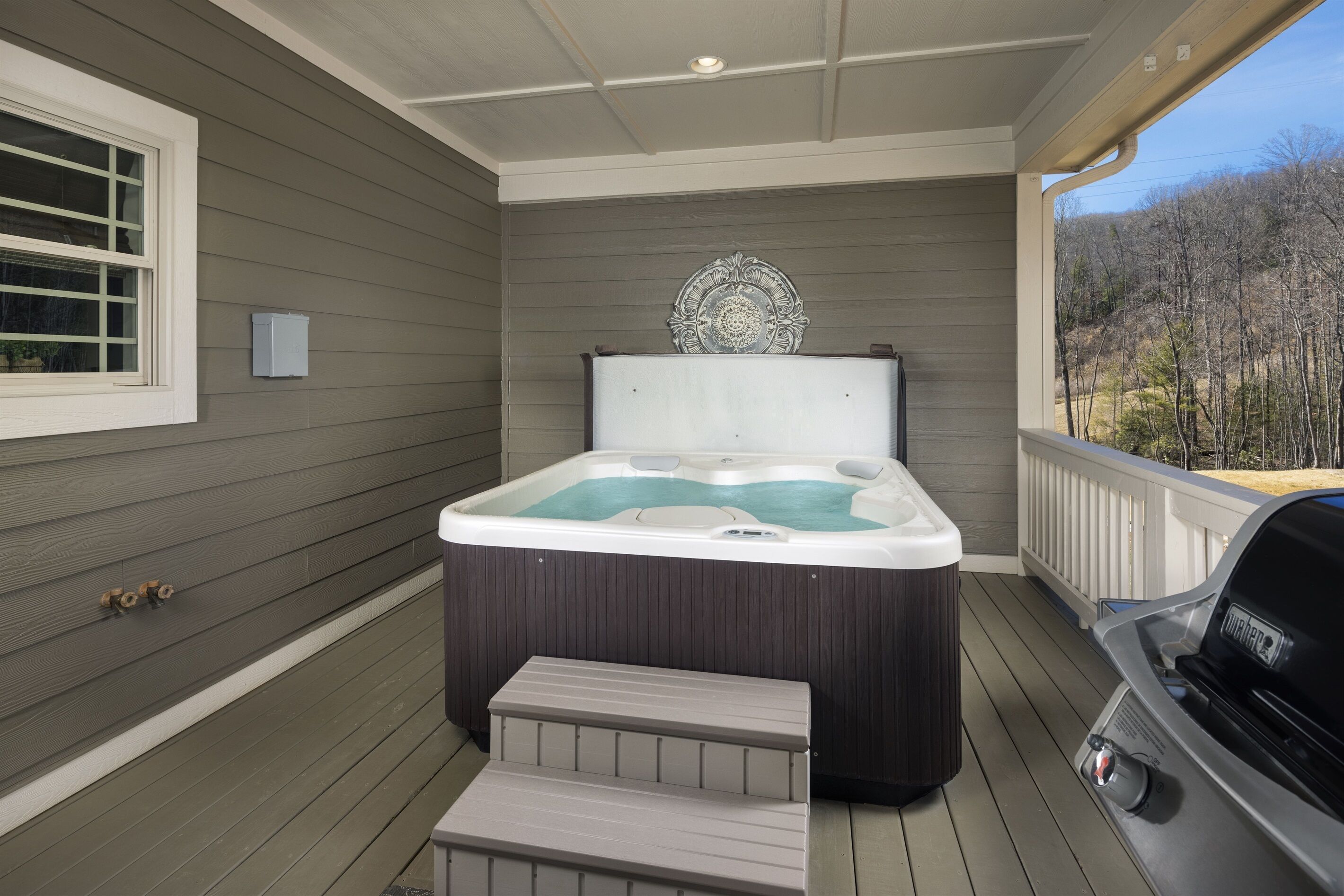 Outdoor spa tub