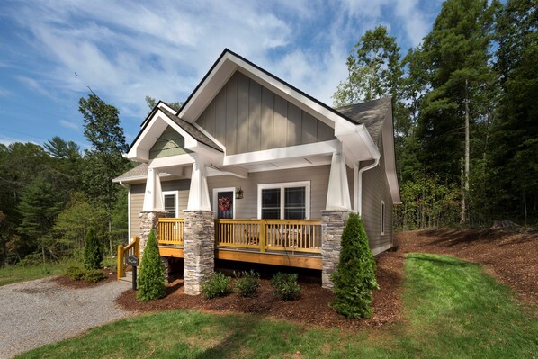 Exterior - Immaculate Cottage, Clean Hot Tub, 2 Miles to Asheville (Asheville)