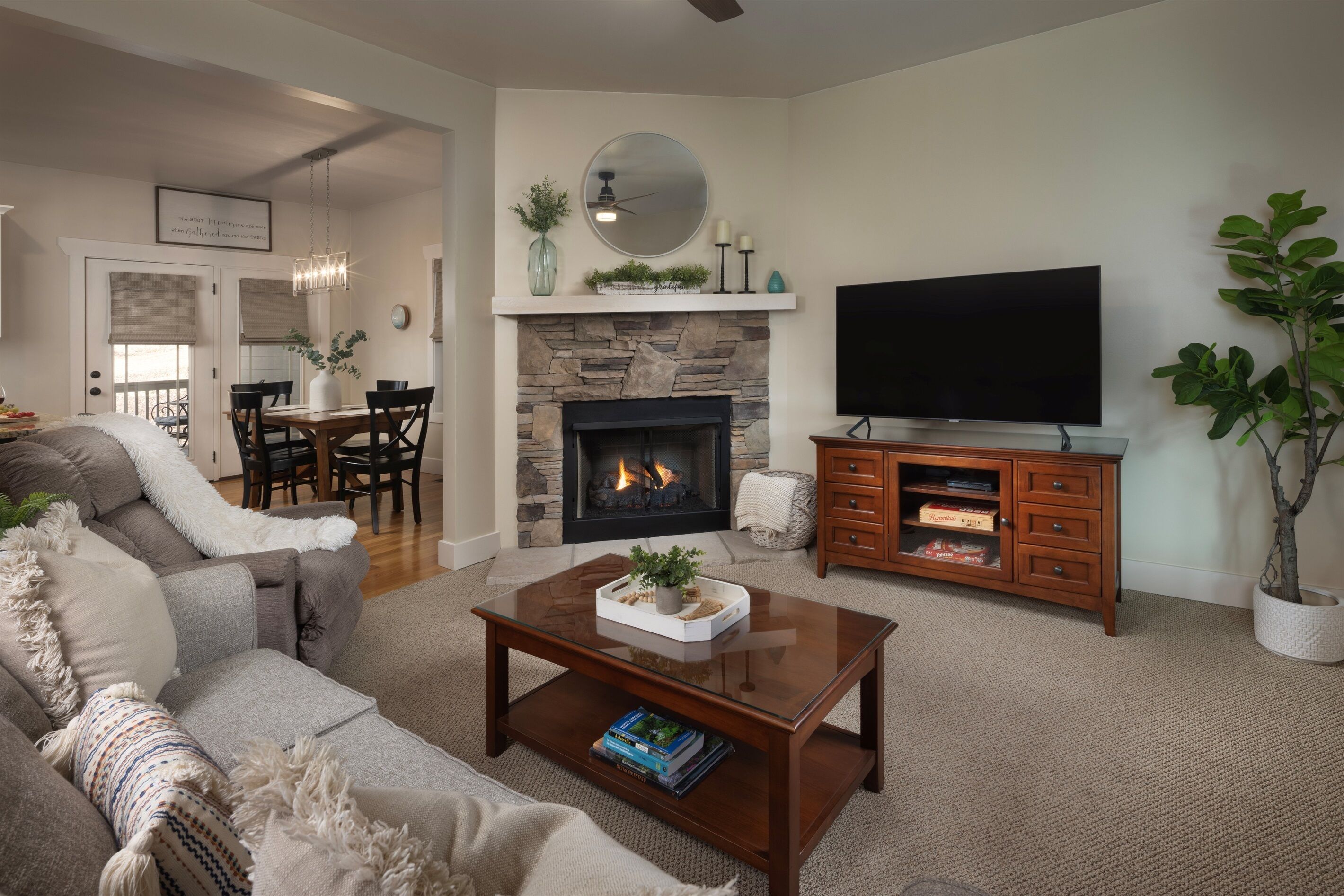 Immaculate Cottage, Clean Hot Tub, 2 Miles To Asheville - Sierra Nevada