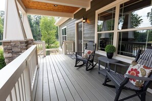Terrace/patio - Cypress Cottage • Quiet Retreat w/ Hot Tub (Asheville)