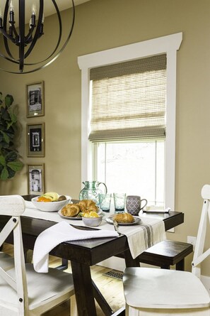 Dining - Immaculate Cottage with Private Hot Tub and Fireplace (Asheville)