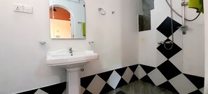 Deluxe Double Room, Courtyard View | Bathroom | Shower, towels, soap, shampoo