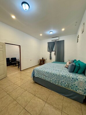 1 Schlafzimmer, Bügeleisen/Bügelbrett