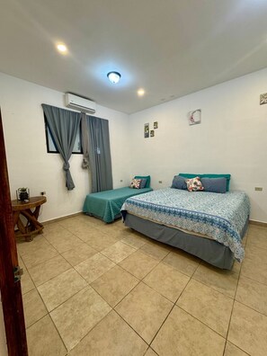 1 Schlafzimmer, Bügeleisen/Bügelbrett
