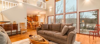 Lakefront w Dock, Game Room, Comm Pool & Courts