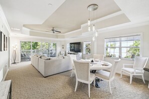Smart TV - JUST LISTED! Heaven On Earth! Dis/Reunion. Gorgeous, Spacious, 8 Pools, Slps 10 (Kissimmee)