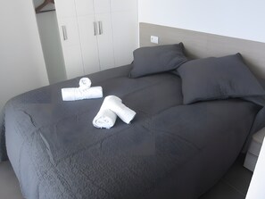 Ferros/tábuas de passar roupa, Wi-Fi, roupa de cama